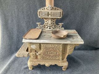 Miniature Antique Salesman Sample “eagle” Stove With “wagner Ware” Pan Griddle.