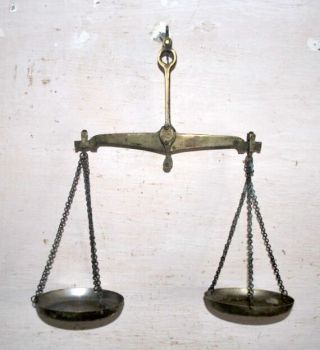 Antique Old Indian Hanging Balance Scale Iron Beam Brass Pans And Chains 200 Gm