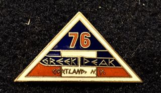 Greek Peak ‘76 Vintage Skiing Pin Badge Cortland York Travel Souvenir Lapel