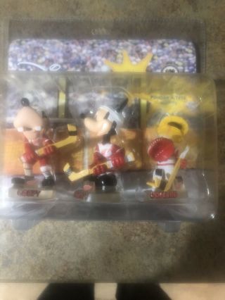 Disney DETROIT Red Wings Goofy,  Mickey,  Donald Duck,  Bobble Head Dolls 3