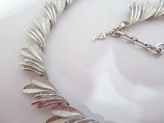 Elegant Vintage Signed Crown Trifari Silver Leaf Collar Necklace 1960s