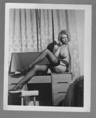 Very Busty Blonde 50`s Vintage Fiber Base Silver Gelatin 4x5 Photograph