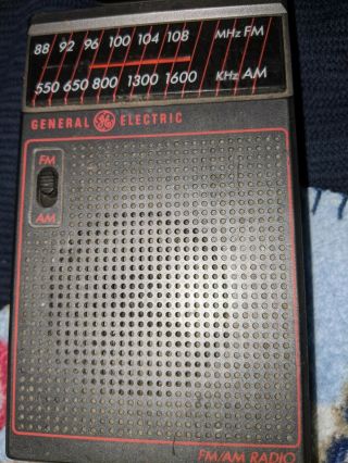 Vintage General Electric Ge 7 - 2582g Transistor Am/fm Radio,  Belt Clip