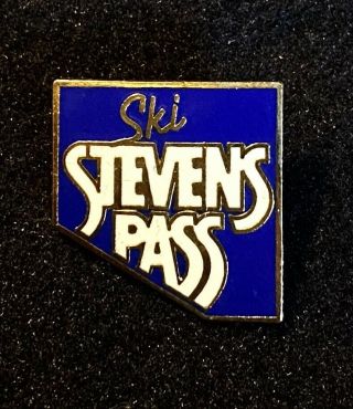 Stevens Pass Vtg Skiing Ski Pin Badge Washington Travel Resort Souvenir Lapel