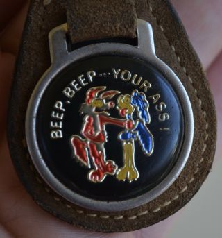 VINTAGE Wile Coyote / Road runner 1970 ' s KEY FOB Beep Beep your A$$ leather back 2