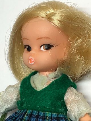 4” Vintage Hasbro Dolly Darling 1967 Mod School Days Adorable Blonde & Purse SX 3