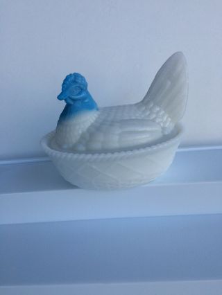 Vintage Westmoreland White Milk Glass Blue Head Hen Chicken On A Nest Dish