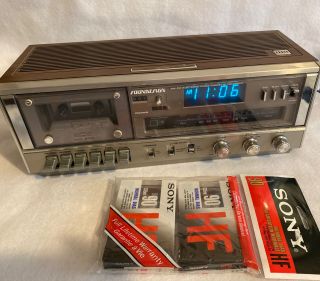 Vintage Soundesign Model 3850 - (b) Am/fm Alarm Clock Radio/cassette Recorder