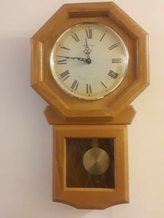 Daniel Dakota Wall Clock Quartz Westmaster Clock 1C Batterie Regulator Chime Oak 2