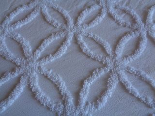 Vintage Better Trends white chenille queen bedspread 2