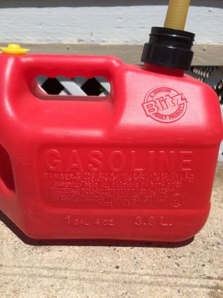 Vintage Blitz 1 Gallon 4 Ounce 11805 Gas Fuel Can Pre - Ban Vented 2