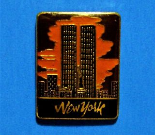 York City - World Trade Center - Twin Towers - Big Apple - Vintage Lapel Pin