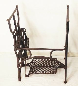 Vtg antique cast iron treadle sewing machine base frame stand 3