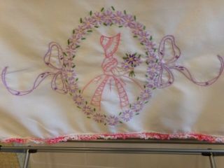 VINTAGE PR.  SOUTHERN BELL HAND EMBROIDERED PINK/ LAVENDER FLOWERS PILLOWCASES 2