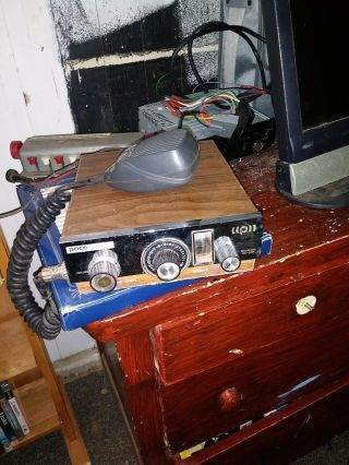 Vintage Pace 2300 Cb Radio - 23 Channel With Microphone