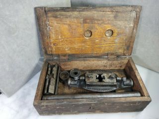 Antique F.  Armstrong Bridgeport Ct Pipe Threader Die Set W/ Box