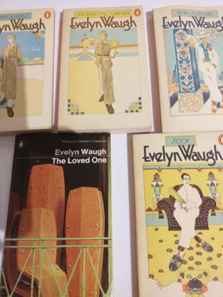 5 X Evelyn Waugh Vintage Penguin P.  B Books Scoop - Men At Arms - The Loved One,  2