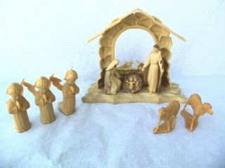 Vtg Miniature Manger Plastic Nativity Holy Family & 3 Angels & 2 Lambs Italy