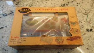 Vintage Mirro Cooky Pastry Press - 12 Cookie Discs 3 Tips Booklet 358 - Am