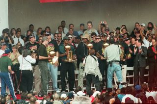 Ld49 - 27a 1997 Michael Jordan Chicago Bulls Celebration 99pc Color 35mm Negatives
