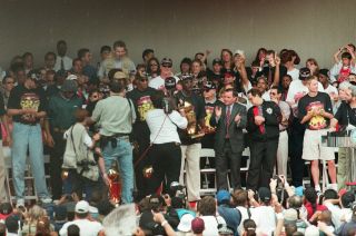 LD49 - 27a 1997 Michael Jordan Chicago Bulls Celebration 99pc Color 35mm NEGATIVES 3
