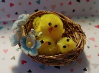 Vtg Easter Spring Chenille Mother Bird And Chicks In Nest Flowers Craft
