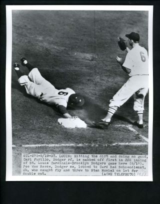 Stan Musial & Carl Furillo 1951 Press Photo Brooklyn Dodgers St.  Louis Cardinals