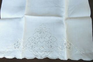 Vintage White Linen Embroidery & Drawnwork Guest Towel 27 " X 18 "