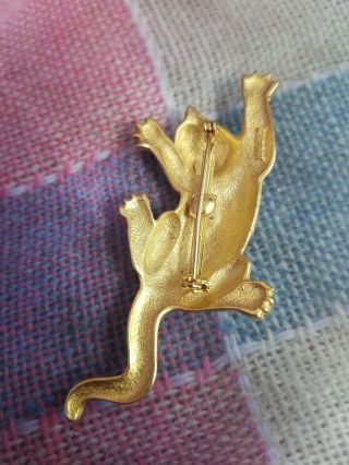 Vintage 1988 signed JJ Jonette Jewelry Gold Tone Climbing Cat Brooch Pin 2