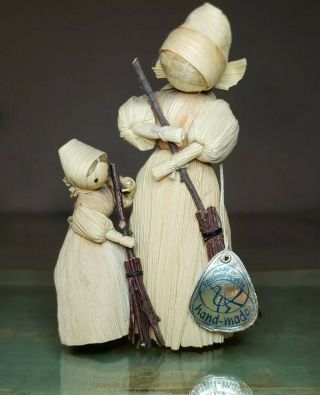 Vtg Corn Husk Doll Made In Czechoslovakia Woman And Child Broom Sweeping W/ Tag