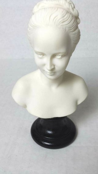Vintage Woman Alabaster Sculptured Signed A.  Giannelli Made In Italy.