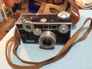 Vintage Argus Camera " The Brick " With Leather Case And Strap