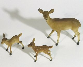 Vintage Mother Deer And Fawns - Set Of 3 - Hard Plastic - Hong Kong - 3.  5 - 5.  5 "
