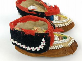 ANTIQUE NATIVE AMERICAN IROQUOIS BEADED LEATHER BABY CHILD MOCCASINS 2