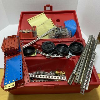Vintage Gilbert Erector Set Red Plastic Box Parts Wheels 13.  5” X 6.  5” X 8.  5”.