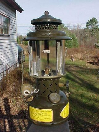 Vintage 1975 Coleman Us Military Gasoline Lantern Quadrant Globe