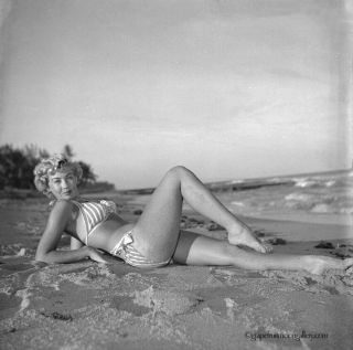 Bunny Yeager 50s Black & White Camera Negative Pretty Bottled Blonde In Bikini