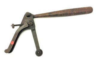 Antique Old Shotgun Clay Pigeon Wooden Skeet Thrower Wood Handled Tool Handheld