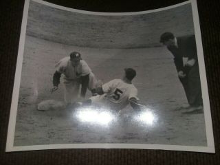 1950 Press Photo Joe Dimaggio Of The York Yankees Sliding Into Second 1950