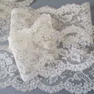 Vintage Delicate Chantilly Lace Trim Scalloped Flowers 4 " Wide X 5 Yds Dolls