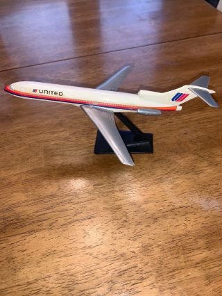 Vintage United Airlines Boeing 727 Desktop Model