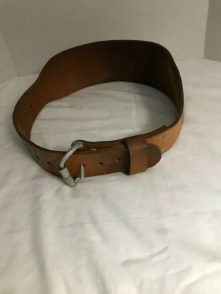 Altus Vintage Weight Lifting Belt.  Leather With Buckle Closure.  Fits Up To 39in.