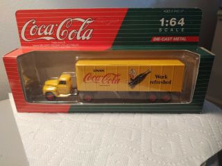 Vintage Vehicles Drink Coca - Cola Bottle Logo 1:64 Toy Ford F7 Simi Truck