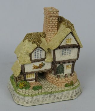 Vintage David Winter Cottages " The Cat & Pipe Inn " Figurine 4 "