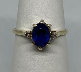 Vintage 10k Gold Ring With Oval Sapphire And Two Diamonds Size 4 - 1/2 1.  2 Grams