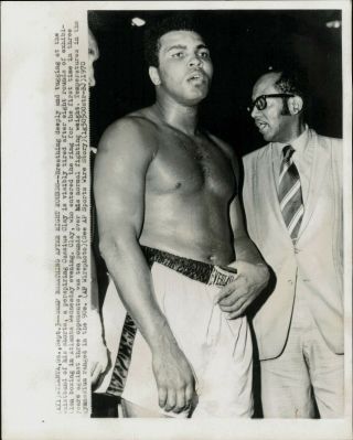 1970 Press Photo Heavyweight Muhammad Ali (cassius Clay) Takes A Break