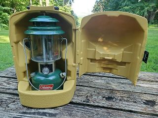 Vintage Dated 10/75 Coleman 220j Lantern & Yellow Storage Carry Clam Case