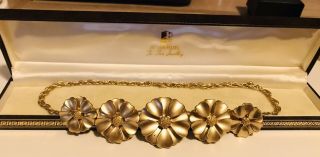Very Pretty Vintage 1950’s 14k Gold Necklace Flower Shapes - Chain 50.  5cms Long.