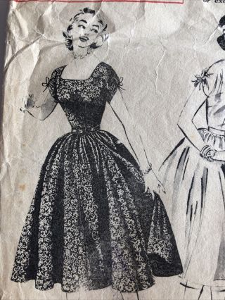 6962 Butterick Vintage Sewing Pattern Size 14 Dresses Uncut