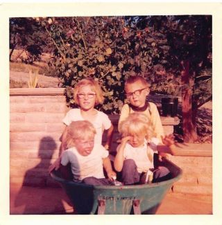 Dusty Dirty Kids In Wheelbarrow - Eye Glasses Blonde Girls Boy Vtg Photo 519